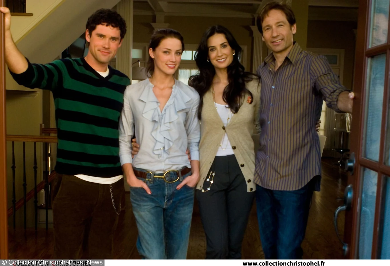 W 2009 roku Heard wystąpiła u boku Davida Duchovnego i Demi Moore w niezależnym obrazie "Niedościgli Jonesonowie" (na zdjęciu). Magazyn "Variety" ocenił, że młoda aktorka "skradła" film głównej gwieździe produkcji - Demi Moore.
W 2009 roku Heard wystąpiła u boku Davida Duchovnego i Demi Moore w niezależnym obrazie "Niedościgli Jonesonowie" (na zdjęciu). Magazyn "Variety" ocenił, że młoda aktorka "skradła" film głównej gwieździe produkcji - Demi Moore.