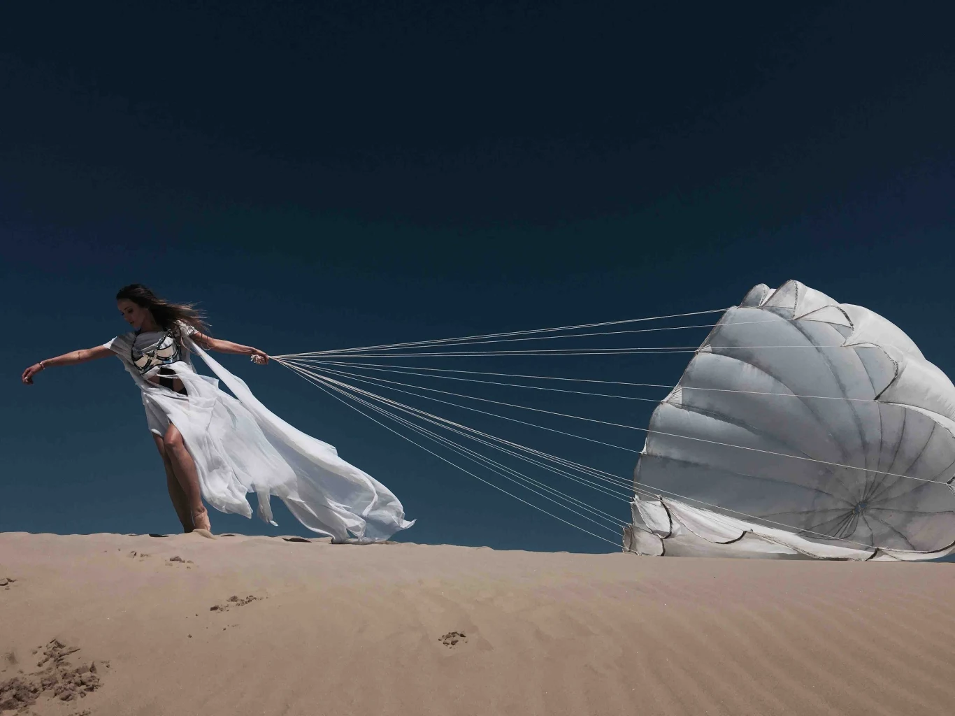 MaRina na planie teledysku "On My Way" MaRina na planie teledysku "On My Way"