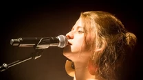 Belgijska wokalistka i gitarzystka cieszy się sporą popularnością w Polsce i regularnie tu koncertuje