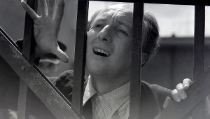 Bogumił Kobiela w najsłynniejszej kinowej roli w "Zezowatym szczęściu"