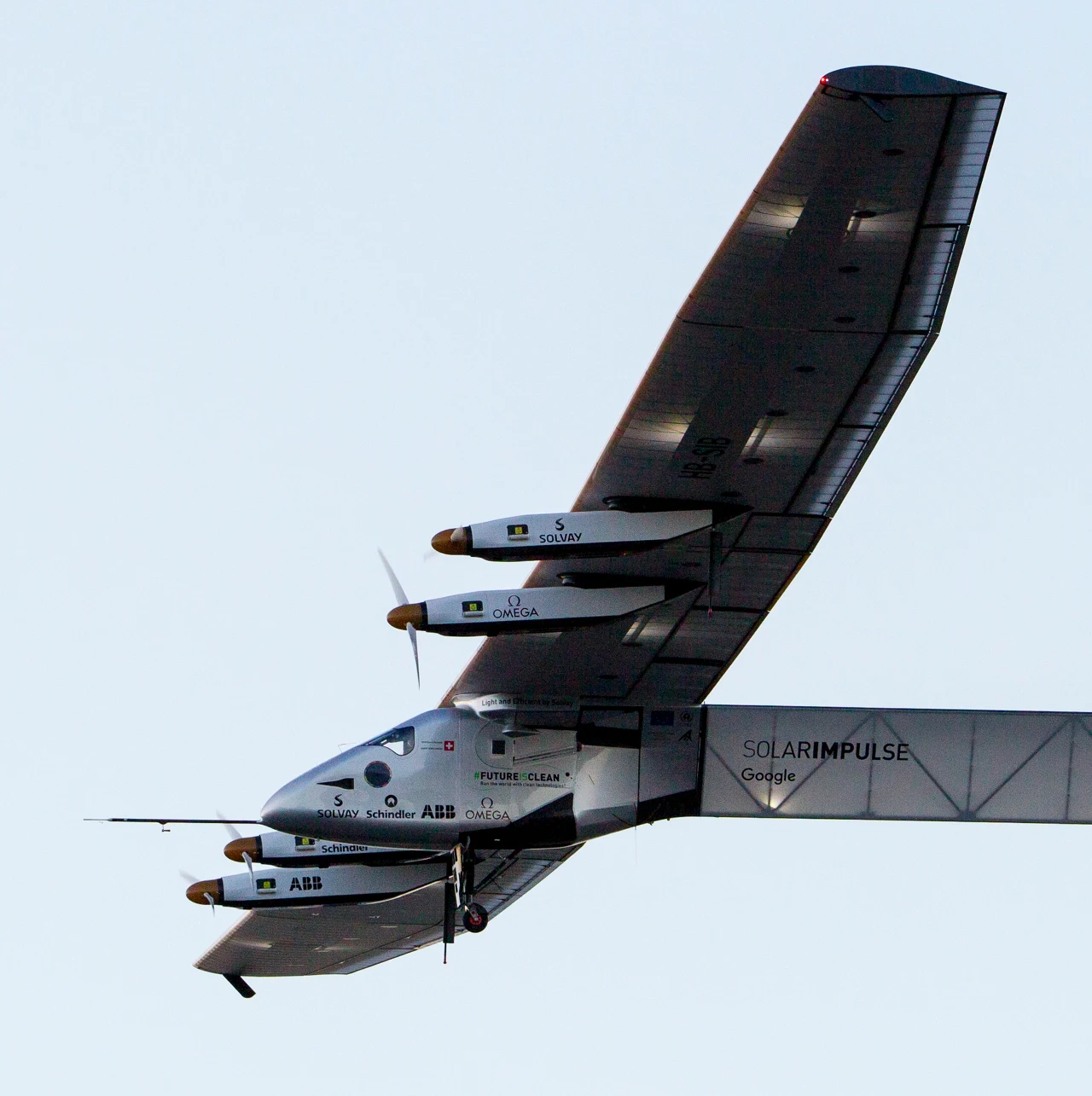 Historyczny lot. Solar Impulse wylądował - Wydarzenia w INTERIA.PL