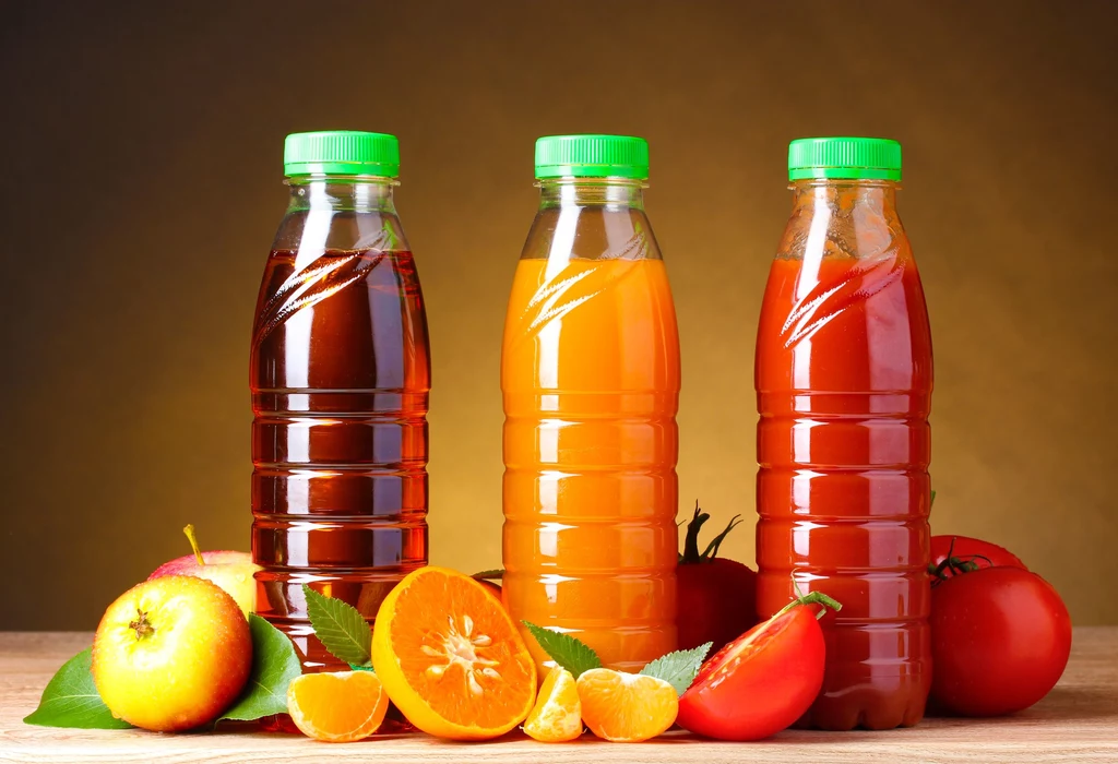 Zgodnie z prawem producentów soków obowiązuje zakaz dosładzania w jakikolwiek sposób soków owocowych