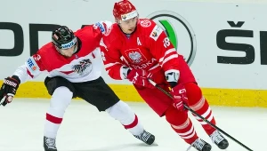 Grzegorz Pasiut (z prawej) strzelił zwycięskiego gola w meczu z Austrią