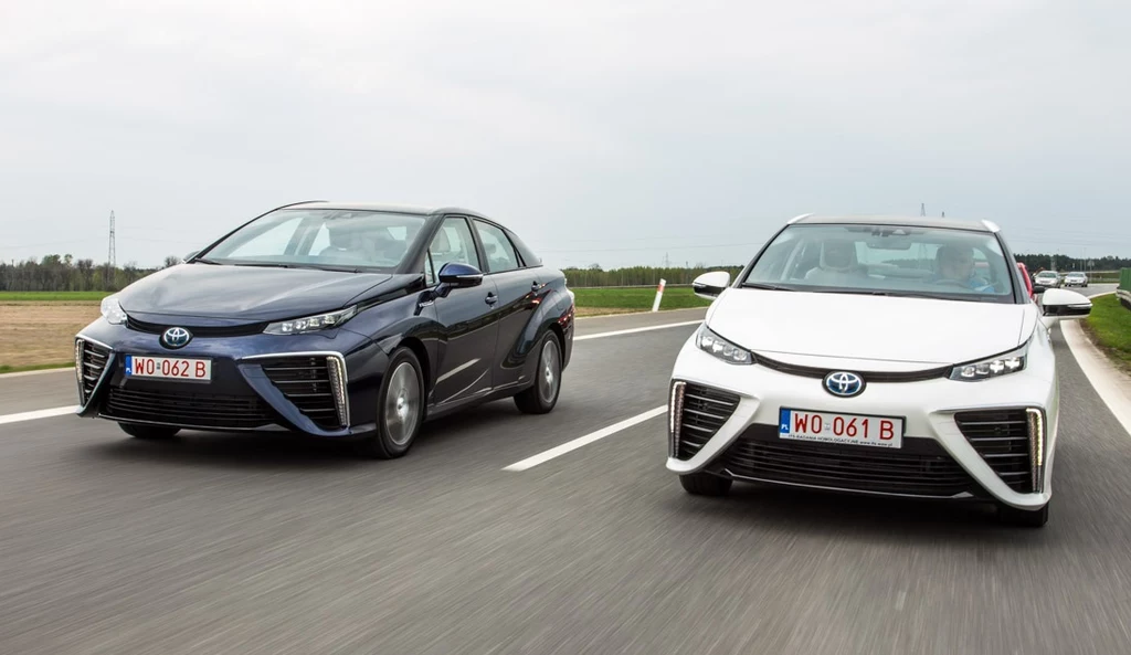 Dwie Toyoty Mirai, napędzane ogniwami wodorowymi, zostały już zarejestrowane w Polsce