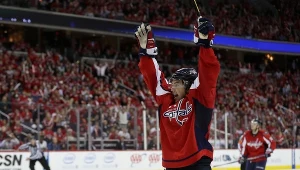 T.J. Oshie poprowadził Capitals do zwycięstwa w meczu z Penguins