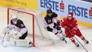 Krzysztof Zapała (przy krążku)