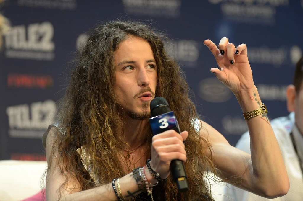 Michał Szpak na konferencji prasowej w Sztokholmie