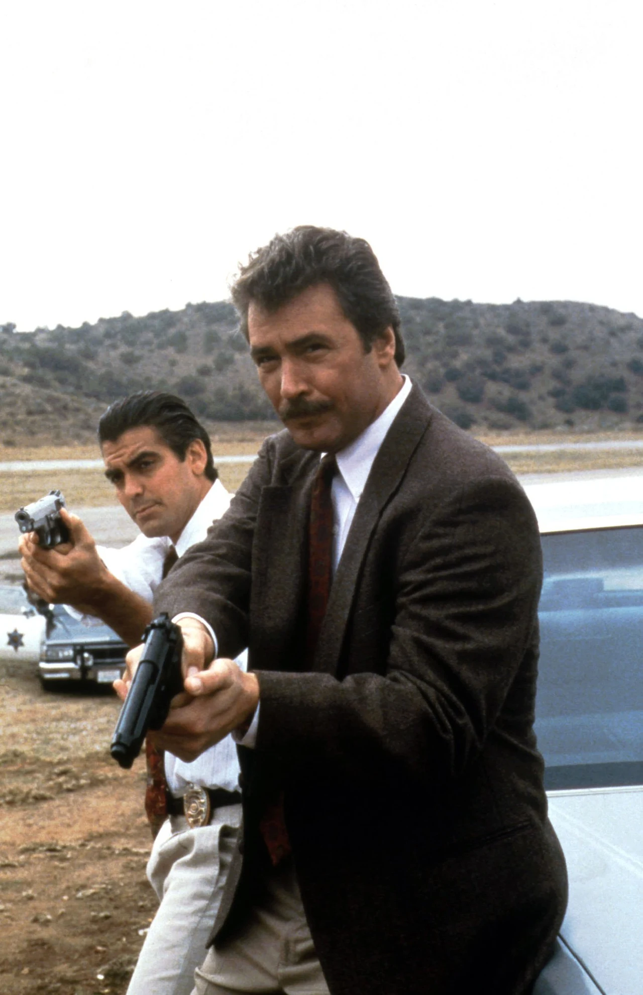 Zanim został hollywoodzkim amantem, Clooney grywał w różnych telewizyjnych produkcjach. W sitcomie "Roseanne" (1988-91) pojawił się w 11 odcinkach, w policyjnym serialu "Bodies of Evidence" (1992-93, na zdjęciu) zagrał detektywa Ryana Walkera. Mogliśmy go też oglądać w dramacie "Sisters" (1993-94).