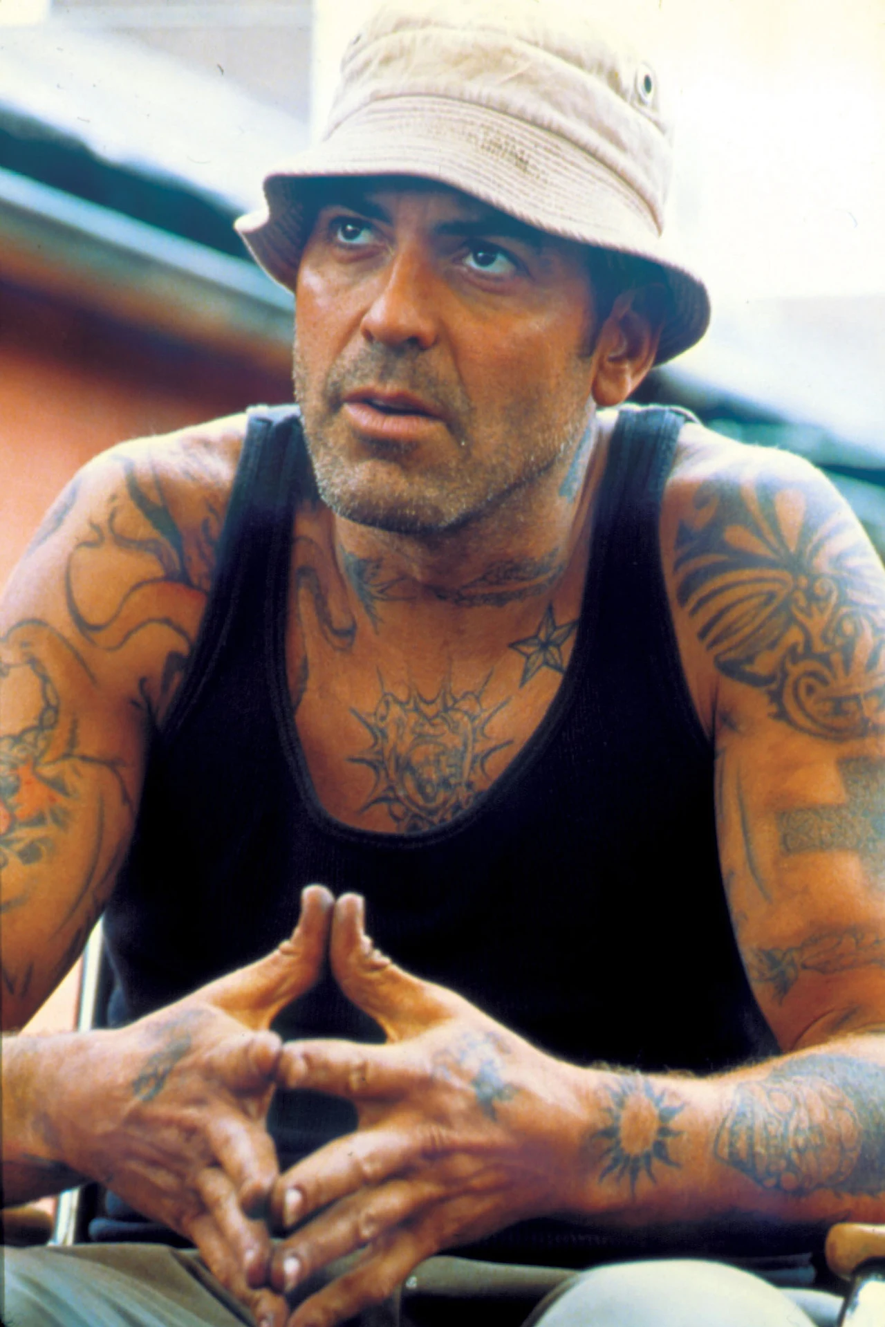 W 2002 roku Clooneya oglądaliśmy w epizodzie w filmie 'Welcome to Colinwood" braci Anthony'ego i Joe Russo. 

"Fakt, że Clooney sam gra w filmie małą rólkę, był bardzo znaczący dla wytwórni Warner Bros. w podjęciu decyzji o finansowaniu projektu”- przyznawał  producent Ben Cosgrove. Dodał też, że gwiazdor zrzekł się standardowego honorarium.

"W zasadzie był on najmniej opłacaną osobą w całej ekipie. Zarabiał mniej niż asystent producenta" - dodał Cosgrove.

 