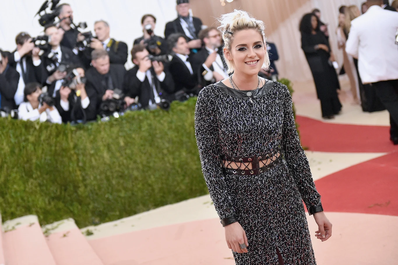 Na ostatniej imprezie Kristen bawiła się sama Na ostatniej imprezie Kristen bawiła się sama