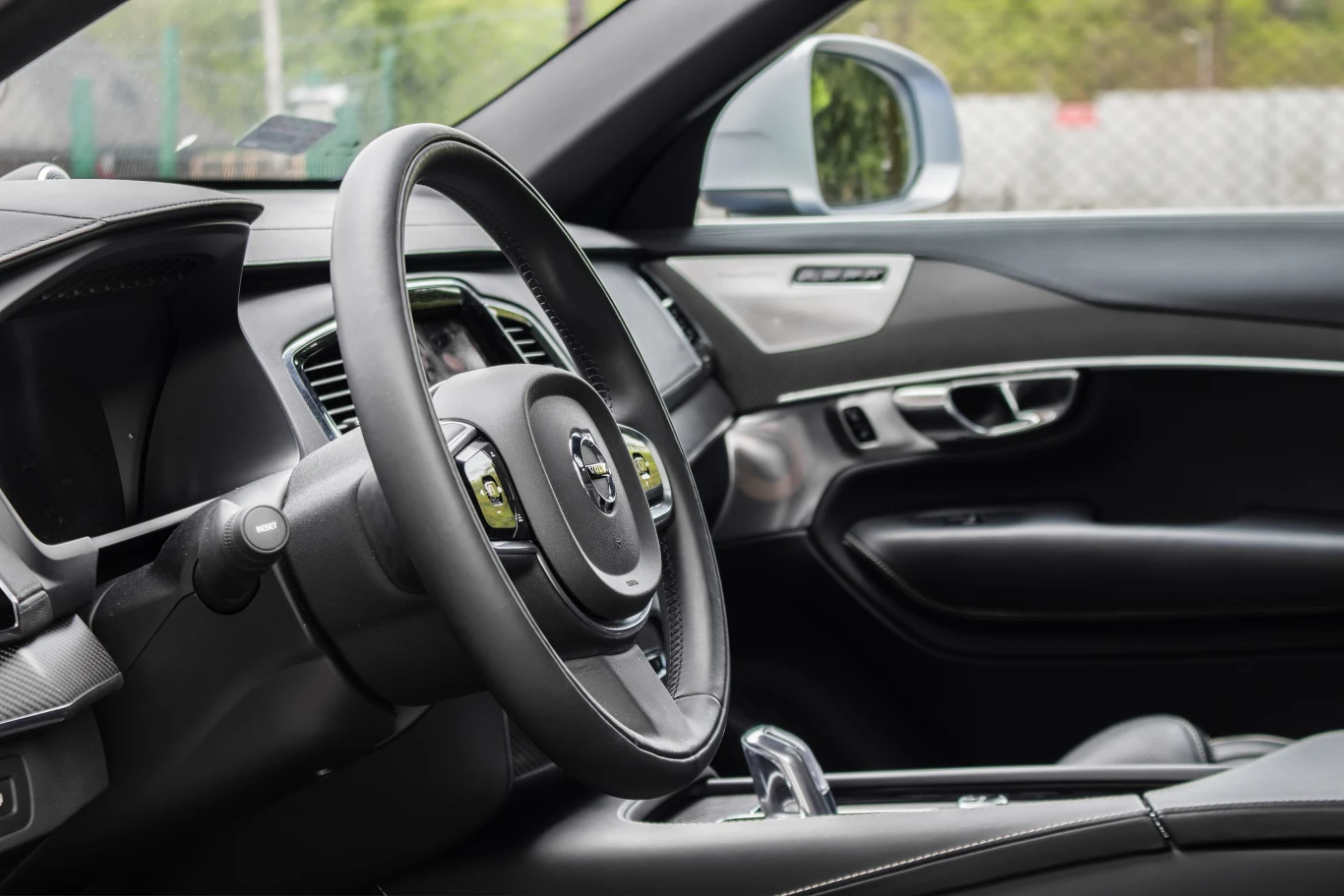 Volvo XC90 T8 R-Design Volvo XC90 T8 R-Design