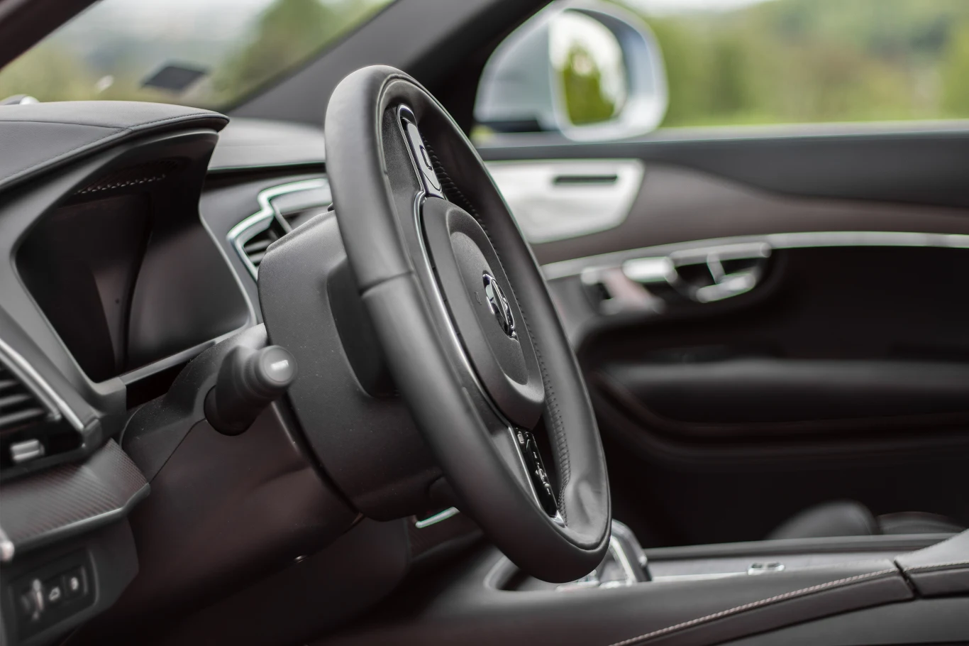 Volvo XC90 T8 R-Design Volvo XC90 T8 R-Design