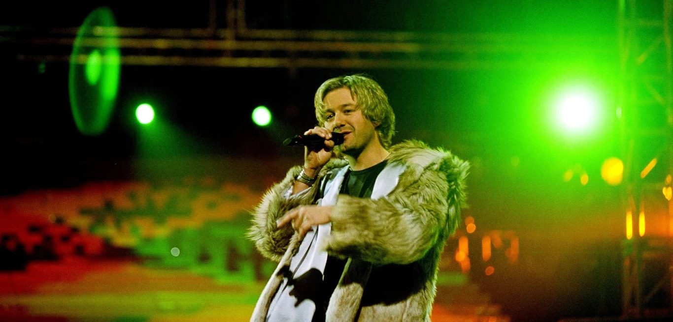 Andrzej Piaseczny na Eurowizji w 2001 roku Andrzej Piaseczny na Eurowizji w 2001 roku