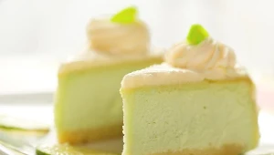 Sernik pistacjowy, który bez problemu zrobisz w domu. Wygląda jak prosto z cukierni