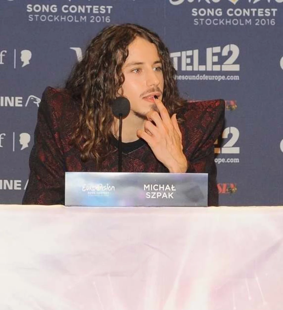 Michał Szpak podczas konferencji prasowej w Sztokholmie