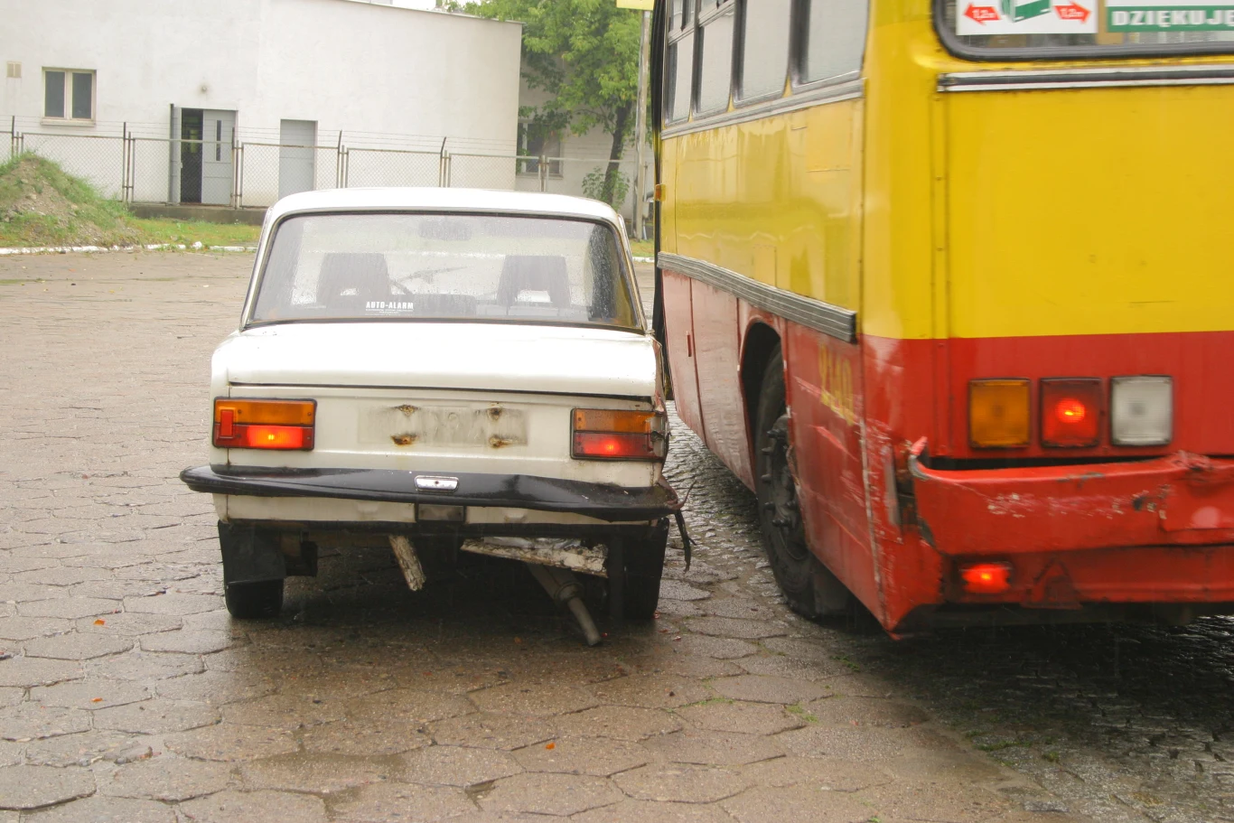 Teraz kierowca autobusu nie widzi samochodu w lusterku