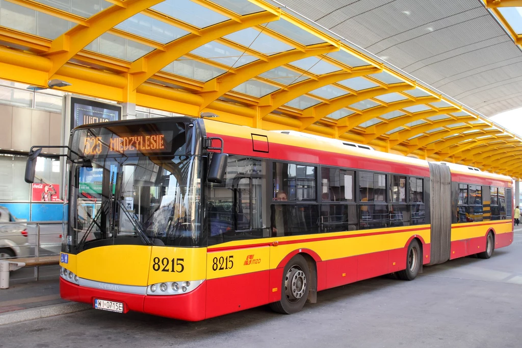 Prowadzenie autobusu przegubowego to trudniejsze zadanie, niż się wydaje