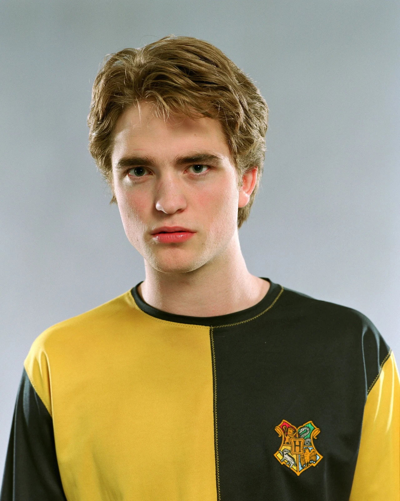 Robert Pattinson, gwiazdor filmów serii "Zmierzch", kończy w piątek, 13 maja, 30. urodziny. 

Na ekranie zadebiutował w 2004 r. niewielką rolą w filmie "Vanity Fair. Targowisko próżności". Uwagę publiczności przyciągnął jednak wcielając się w postać Cedrika Diggory'ego w filmie "Harry Potter i Czara Ognia".

 