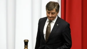 A marszałek Kuchciński nie lubi czekać. Widać to doskonale podczas obrad Sejmu, którym przewodniczy. "Kto jest za>? Kto jest przeciw? Kto się wstrzymał?" - 15 sekund i po głosowaniu. 