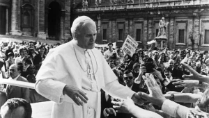 13 maja 1981 roku plac Świętego Piotra w Watykanie: Chwile później padł strzały 