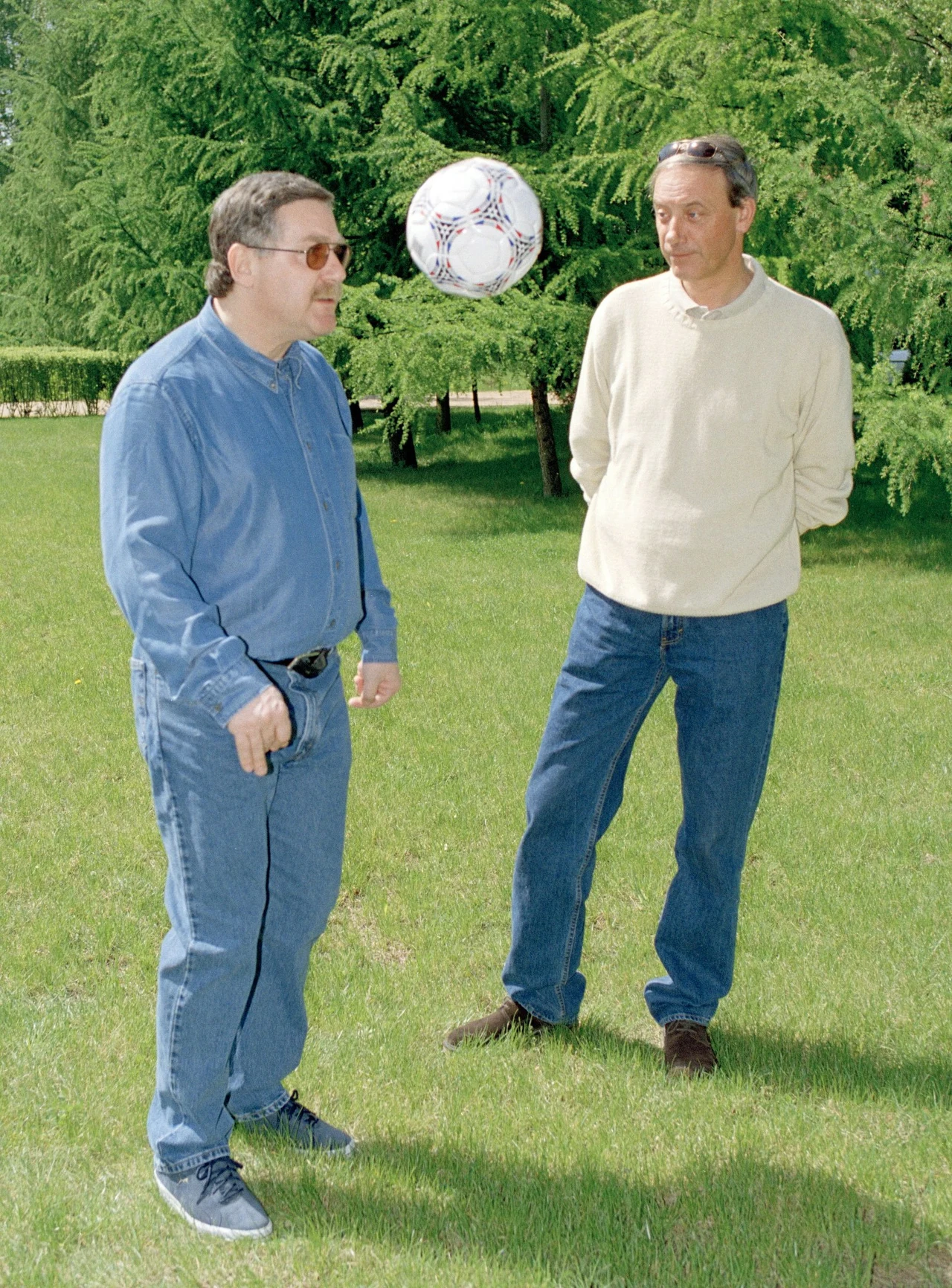 W trakcie 33-letniej kariery w TVP Szpakowski relacjonował 15 futbolowych imprez. Był na ośmiu mundialach, jako dziennikarz uczestniczył też w siedmiu mistrzostwach Europy. 

Mimo propozycji przejścia do konkurencji - oferty Szpakowskiemu składał i Canal+, i TVN - pozostał wierny Telewizji Polskiej. 

Na zdjęciu - z byłym szkoleniowcem reprezentacji Polski, Jerzym Engelem.