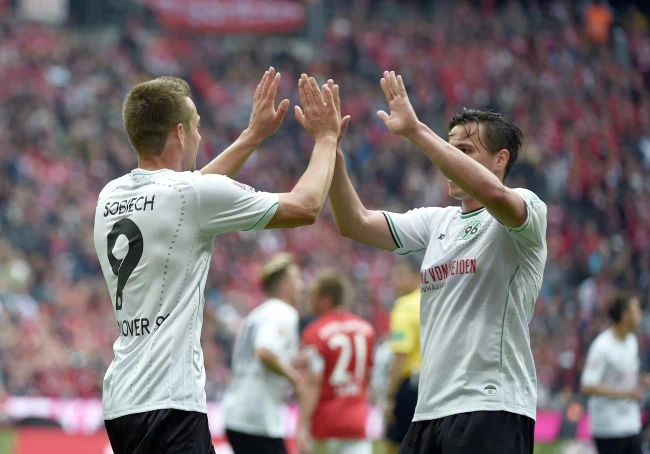 Artur Sobiech (z lewej) cieszy się z gola Artur Sobiech (z lewej) cieszy się z gola