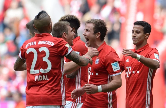 Radość piłkarzy Bayernu Radość piłkarzy Bayernu