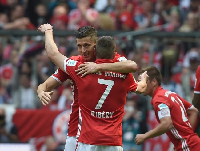 Robert Lewandowski cieszy się z gola Robert Lewandowski cieszy się z gola