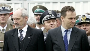 W 2006 r. Macierewicz i Sikorski nie mieli jeszcze problemu ze staniem ramię w ramię na uroczystościach
