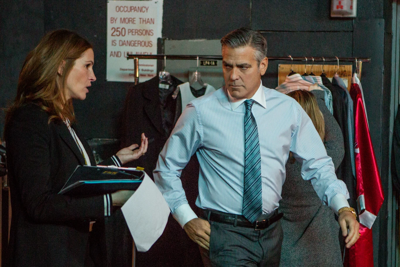 Julia Roberts i George Clooney w scenie z filmu "Zakładnik z Wall Street"