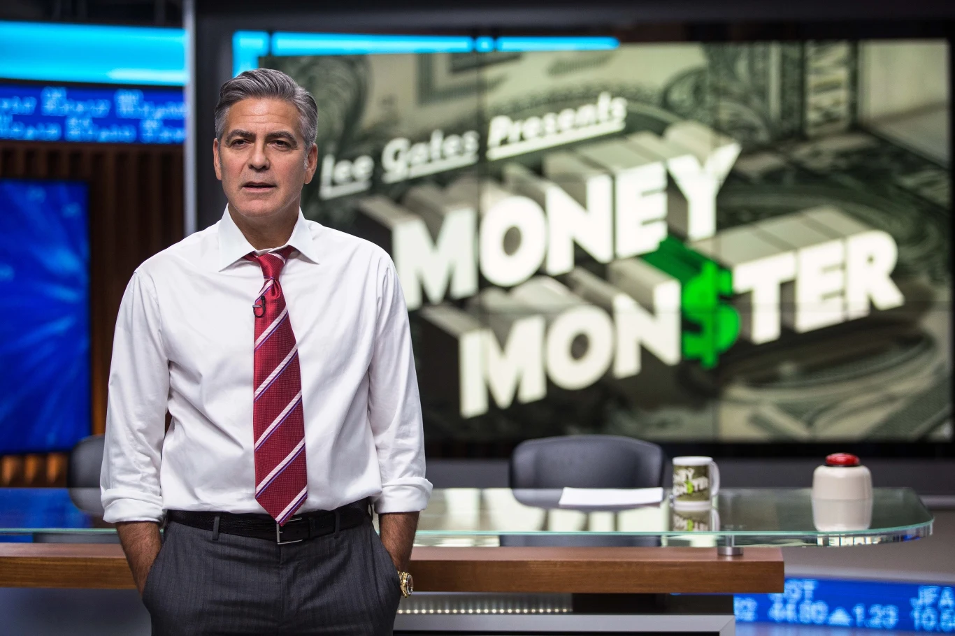 George Clooney w scenie z filmu "Zakładnik z Wall Street"