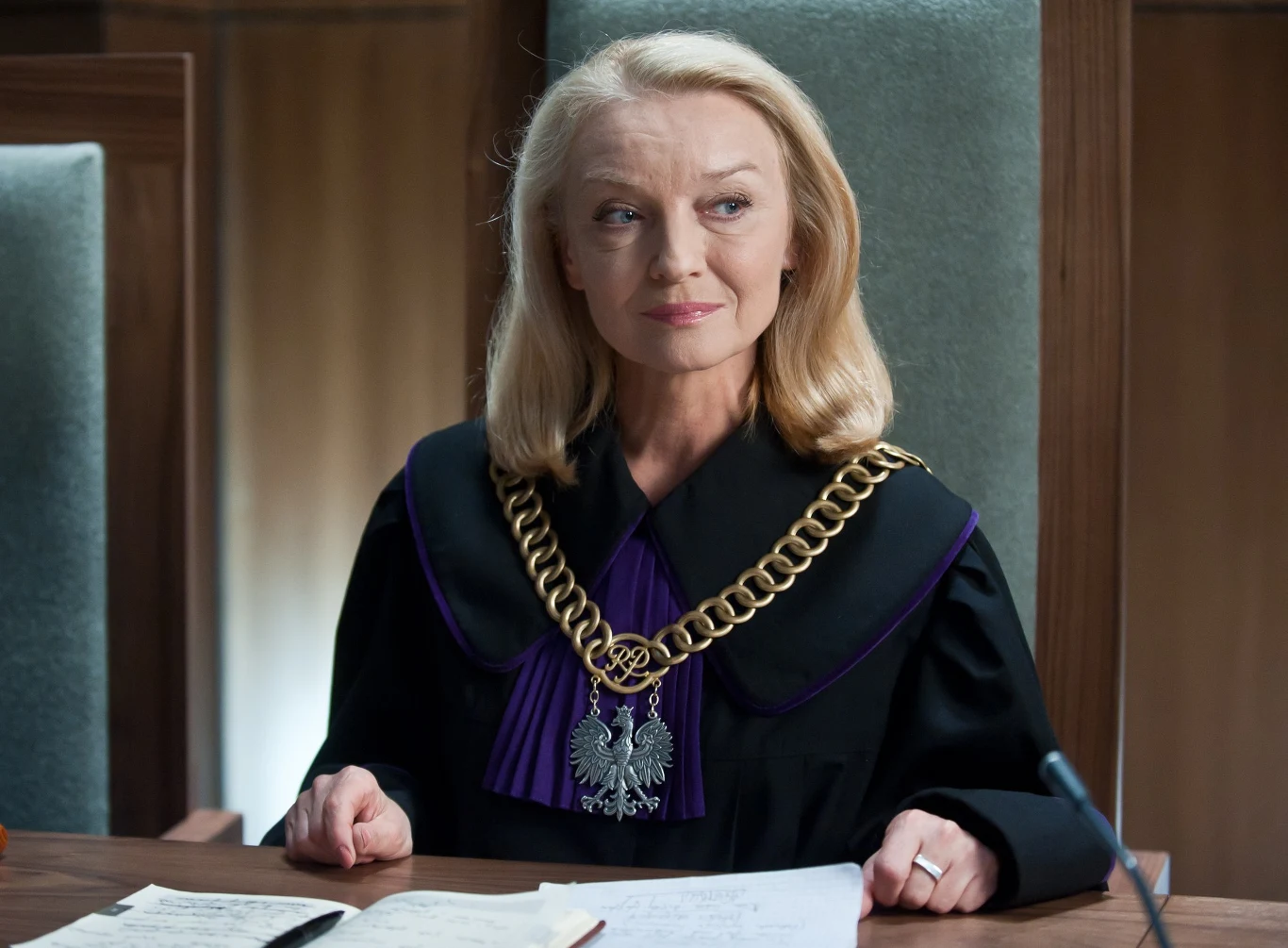 Skoczyńska ma też na koncie serialowe występy. Od 2004 roku znajdowała się w obsadzie "Pierwszej miłości", gościnne występy zaliczała też na planach "Na dobre i na złe", "Ekipy", "Pitbulla", "Głębokiej wody", "Prawa Agaty" (na zdjęciu). "Strażaków" czy "Ojca Mateusza".

 