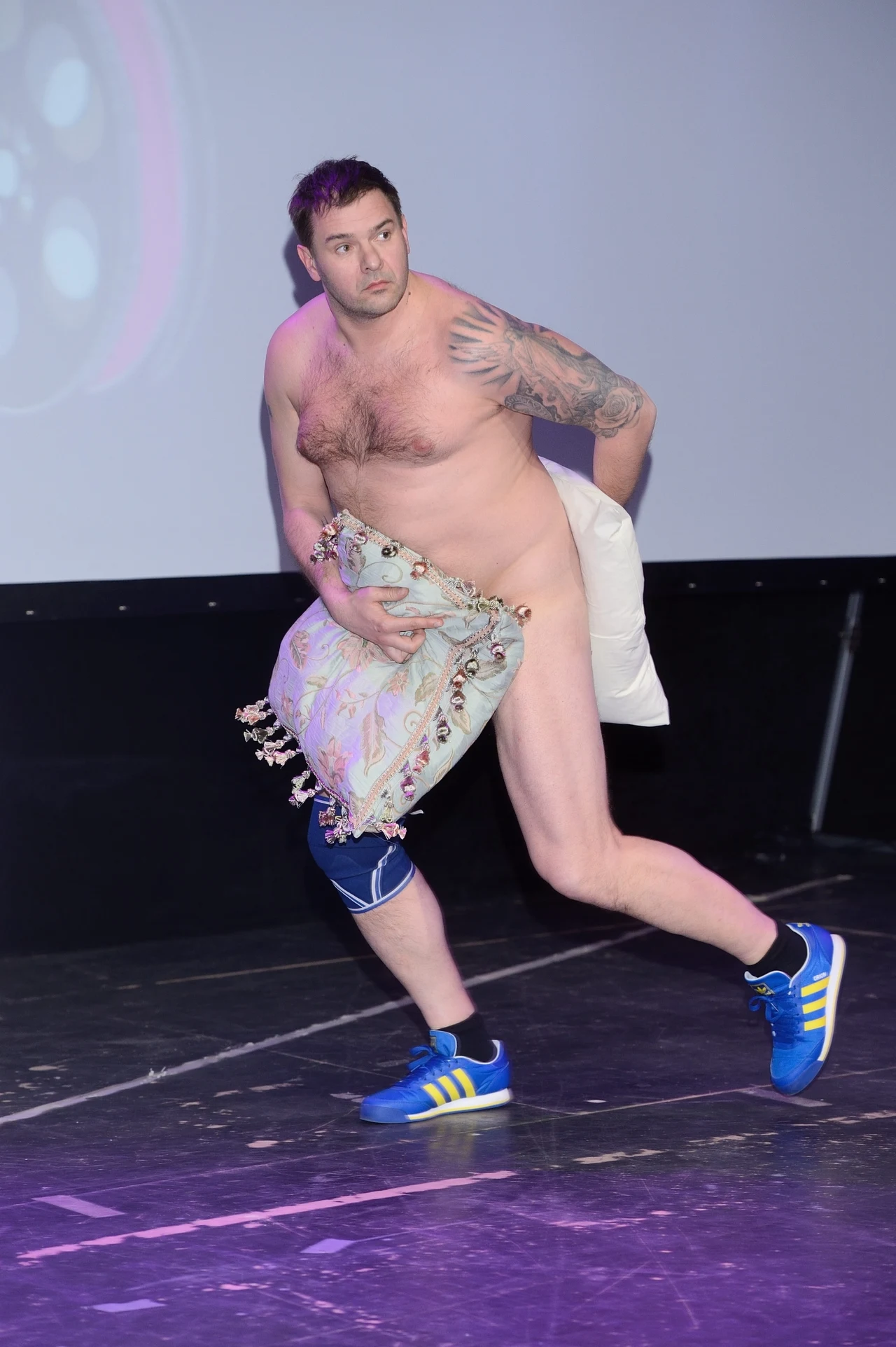 Tomek Karolak w stroju Adama Tomek Karolak w stroju Adama