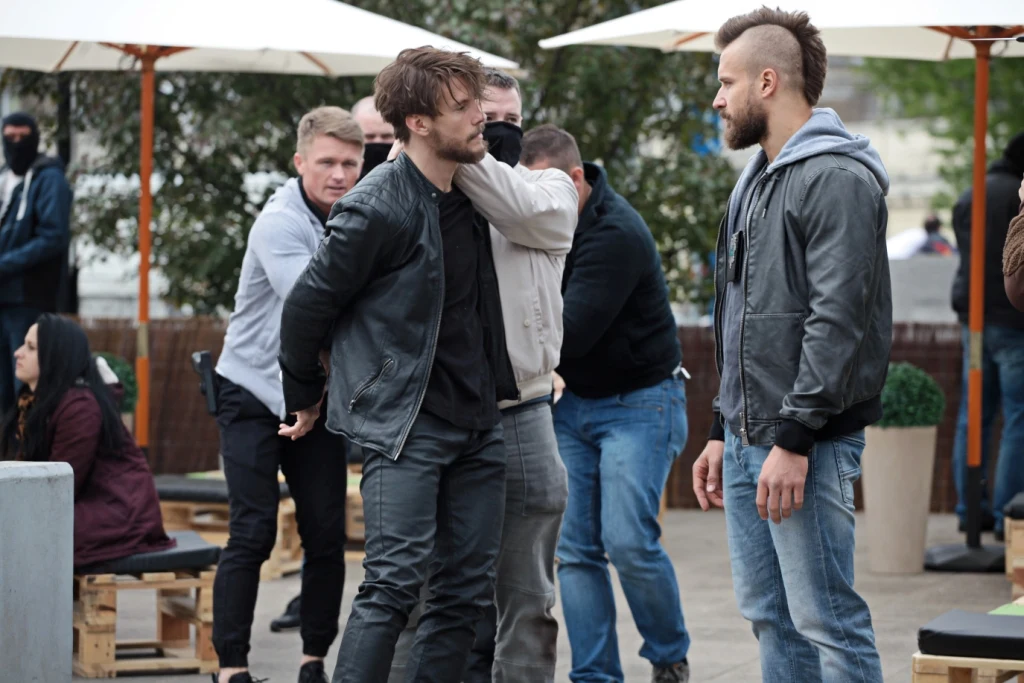 Sebastian Fabijański i Piotr Stramowski w scenie z filmu "Pitbull. Niebezpieczne kobiety" Sebastian Fabijański i Piotr Stramowski w scenie z filmu "Pitbull. Niebezpieczne kobiety"