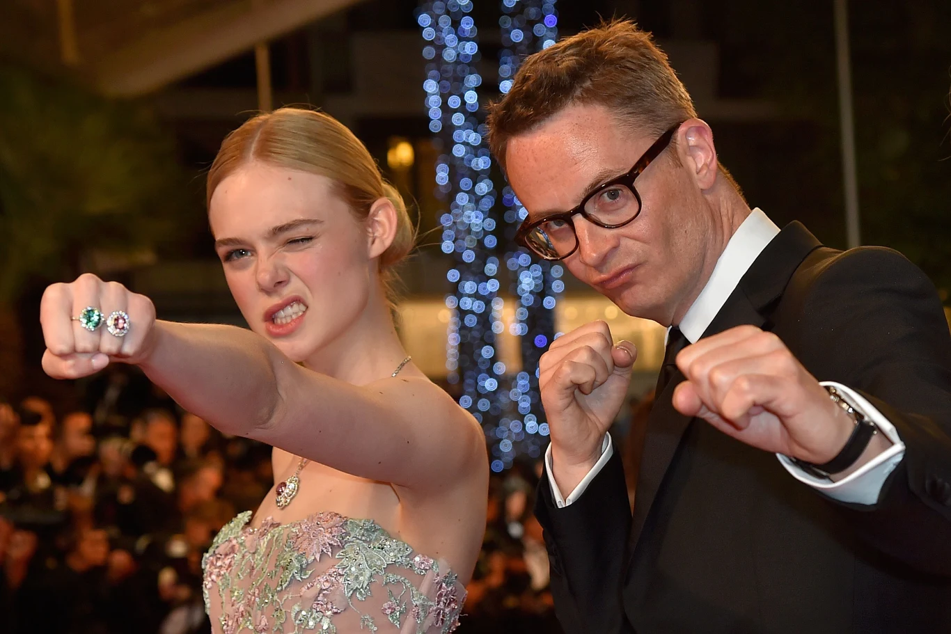 Elle Fanning i Nicolas Winding Refn na festiwalu w Cannes