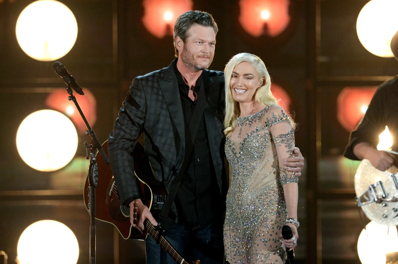 Blake Shelton i Gwen Stefani podczas Billboard Music Awards 2016 zaśpiewali razem utwór "Go Ahead and Break My Heart" Blake Shelton i Gwen Stefani podczas Billboard Music Awards 2016 zaśpiewali razem utwór "Go Ahead and Break My Heart"