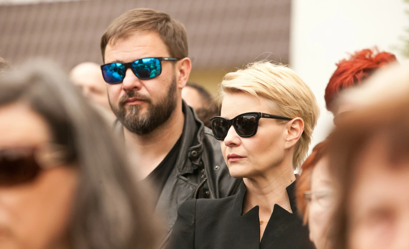 Karolak i Kożuchowska na pogrzebie Haliny Skoczyńskiej Karolak i Kożuchowska na pogrzebie Haliny Skoczyńskiej