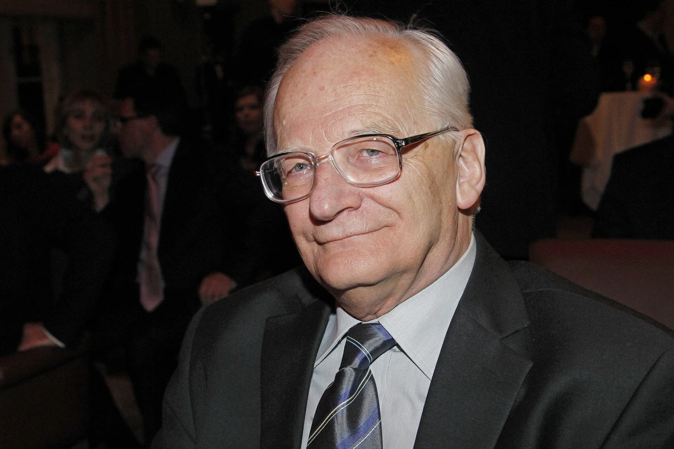 Dziennikarz, pisarz i historyk kina Stanisław Janicki jest autorem filmu dokumentalnego "Za winy niepopełnione" Dziennikarz, pisarz i historyk kina Stanisław Janicki jest autorem filmu dokumentalnego "Za winy niepopełnione"