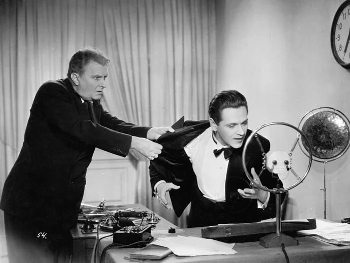 Z Julianem Krzewińskim w scenie z filmu "Piętro wyżej" Z Julianem Krzewińskim w scenie z filmu "Piętro wyżej"