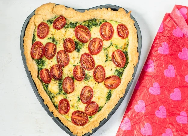 Quiche ze szpinakiem w kształcie serca Quiche ze szpinakiem w kształcie serca