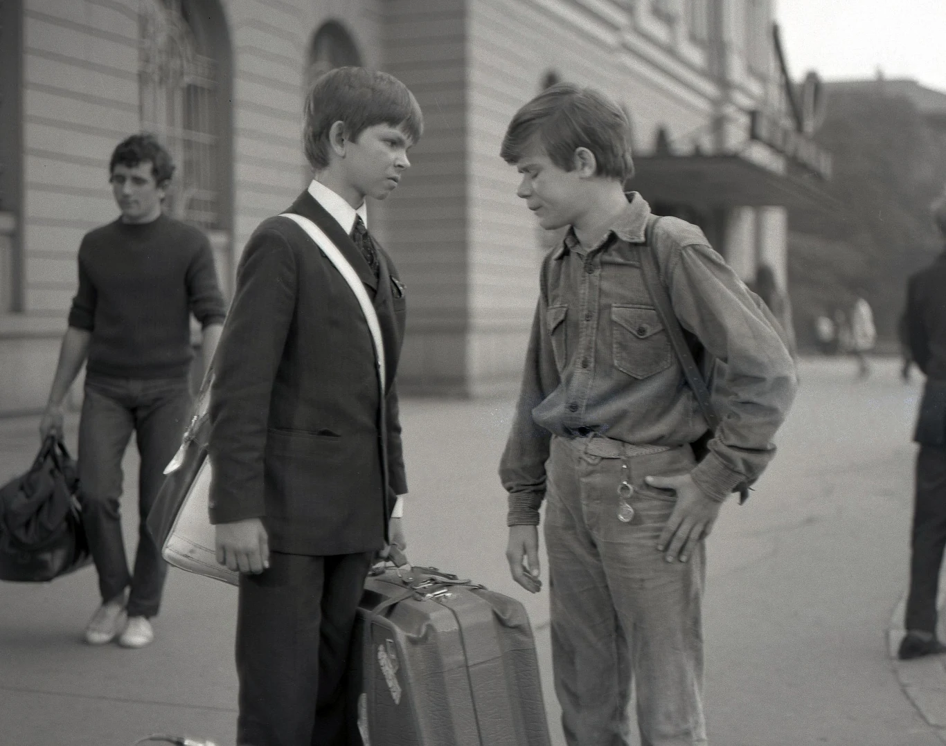 Filip Łobodziński (L) i Henryk Gołębiewski (P) na planie "Podróży za jeden uśmiech"