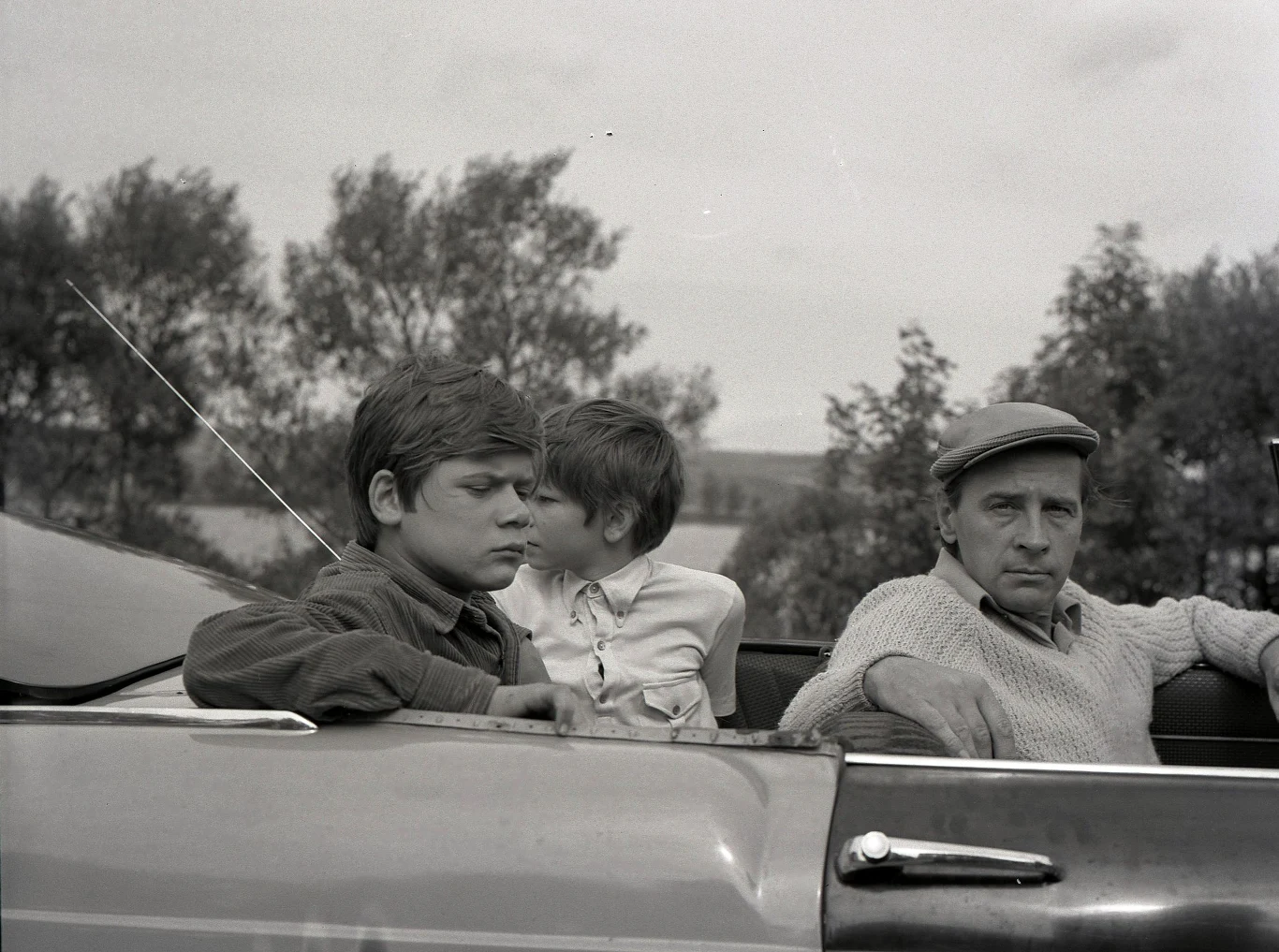 Henryk Gołębiewski (L), Filip Łobodziński (C) i Edmund Fetting (P) na planie "Podróży za jeden uśmiech"