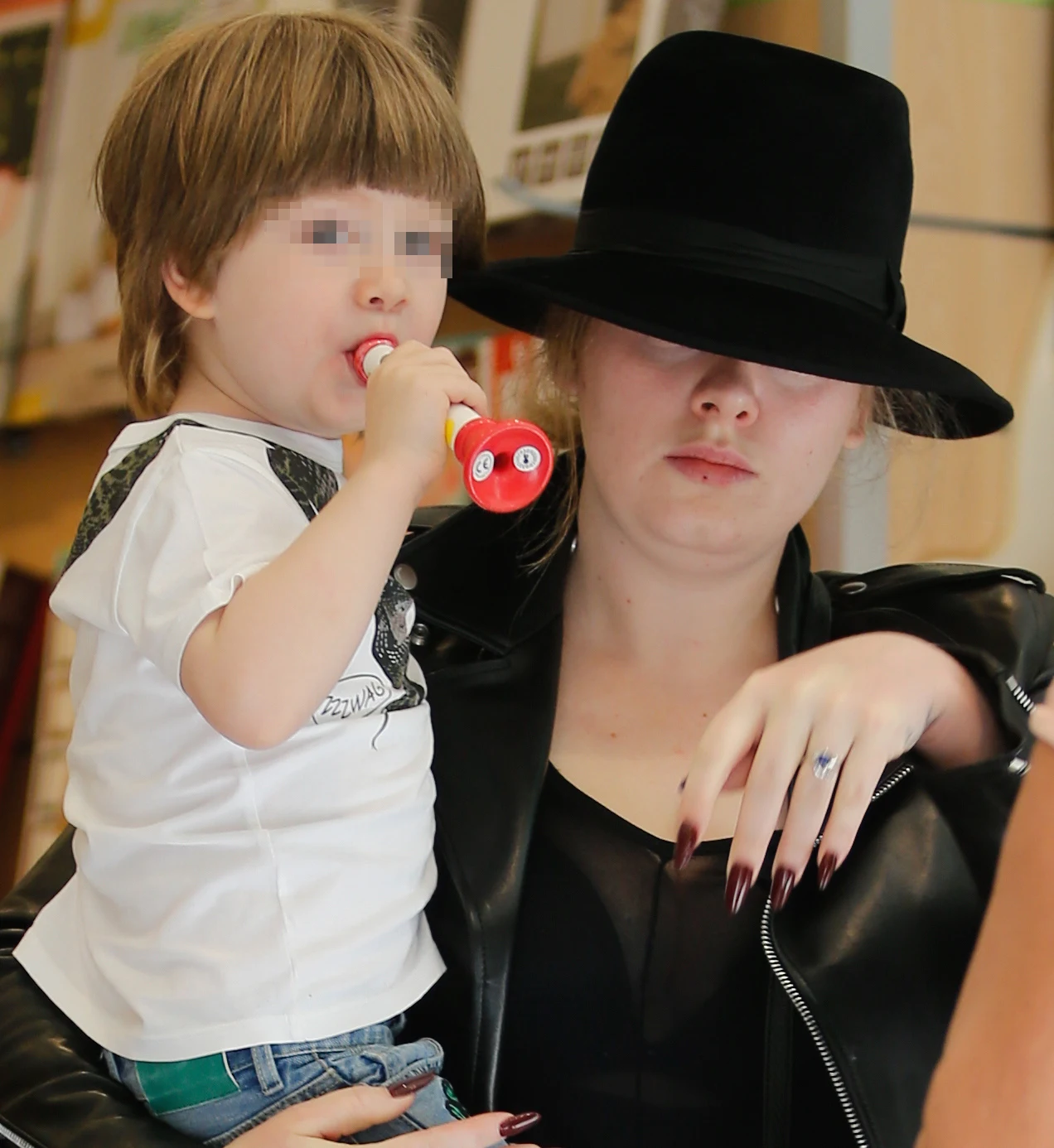 Adele z synem Angelo Adele z synem Angelo