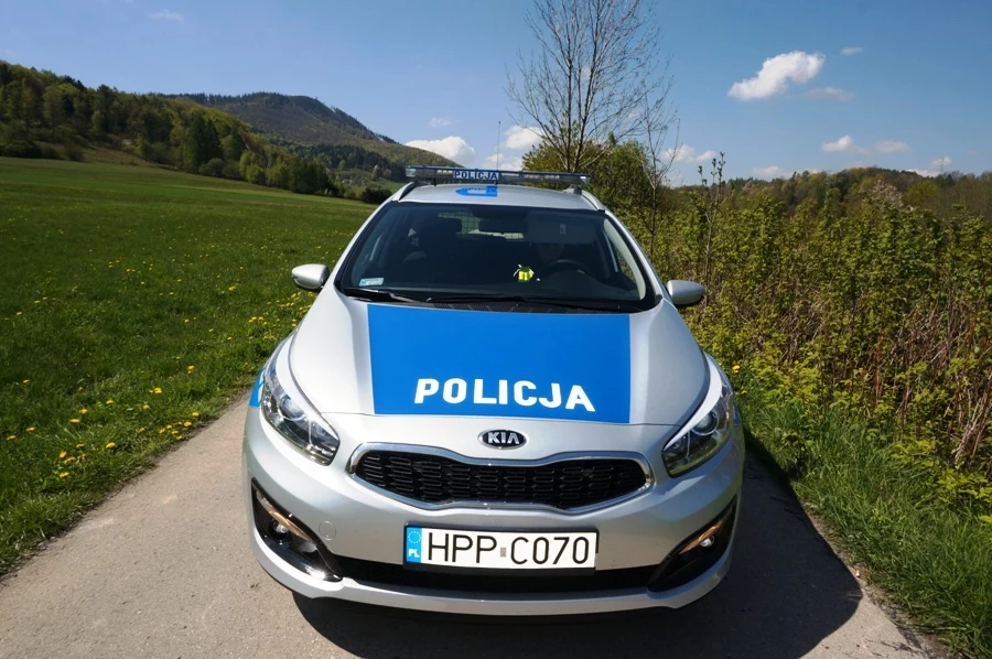 Policjanci zatrzymali kompletnie pijaną babcię