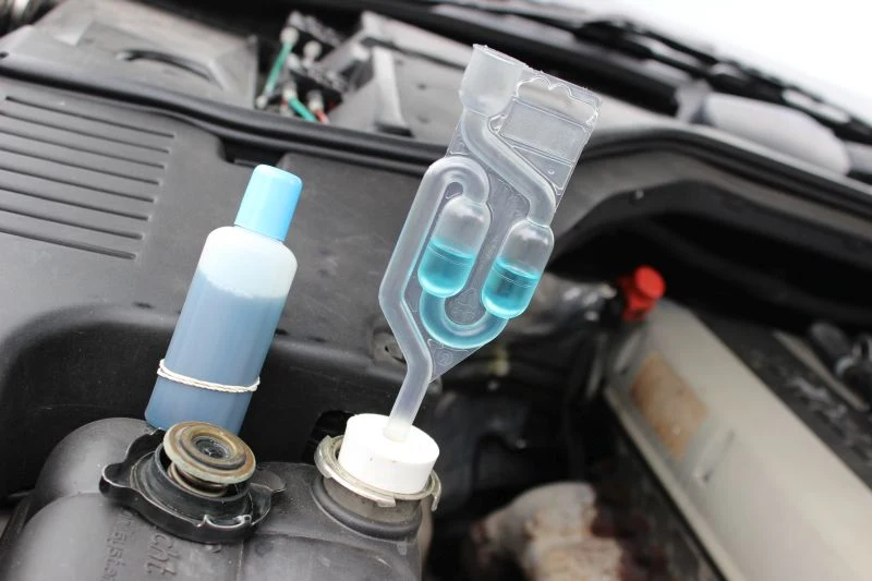 Prosty test pozwala sprawdzić, czy mamy problemy z uszczelką pod głowicą Prosty test pozwala sprawdzić, czy mamy problemy z uszczelką pod głowicą