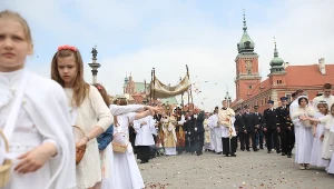 Procesja Bożego Ciała na placu Zamkowym w Warszawie