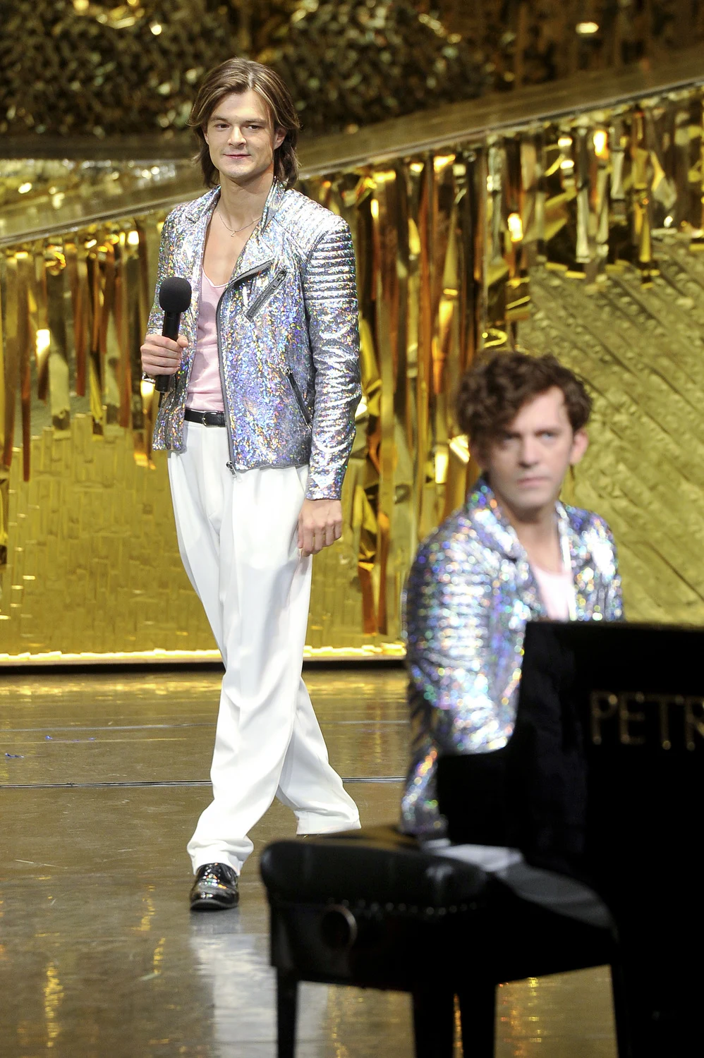 O tym, że nie boi się zabaw z filmowymi konwencjami (i własnym aktorskim emploi) udowodnił Ogrodnik rolą w muzycznej komedii Macieja Bochniaka "Disco polo". Wspólnie z Piotrem Głowackim stworzyli w nim przebojowy duet Laser.