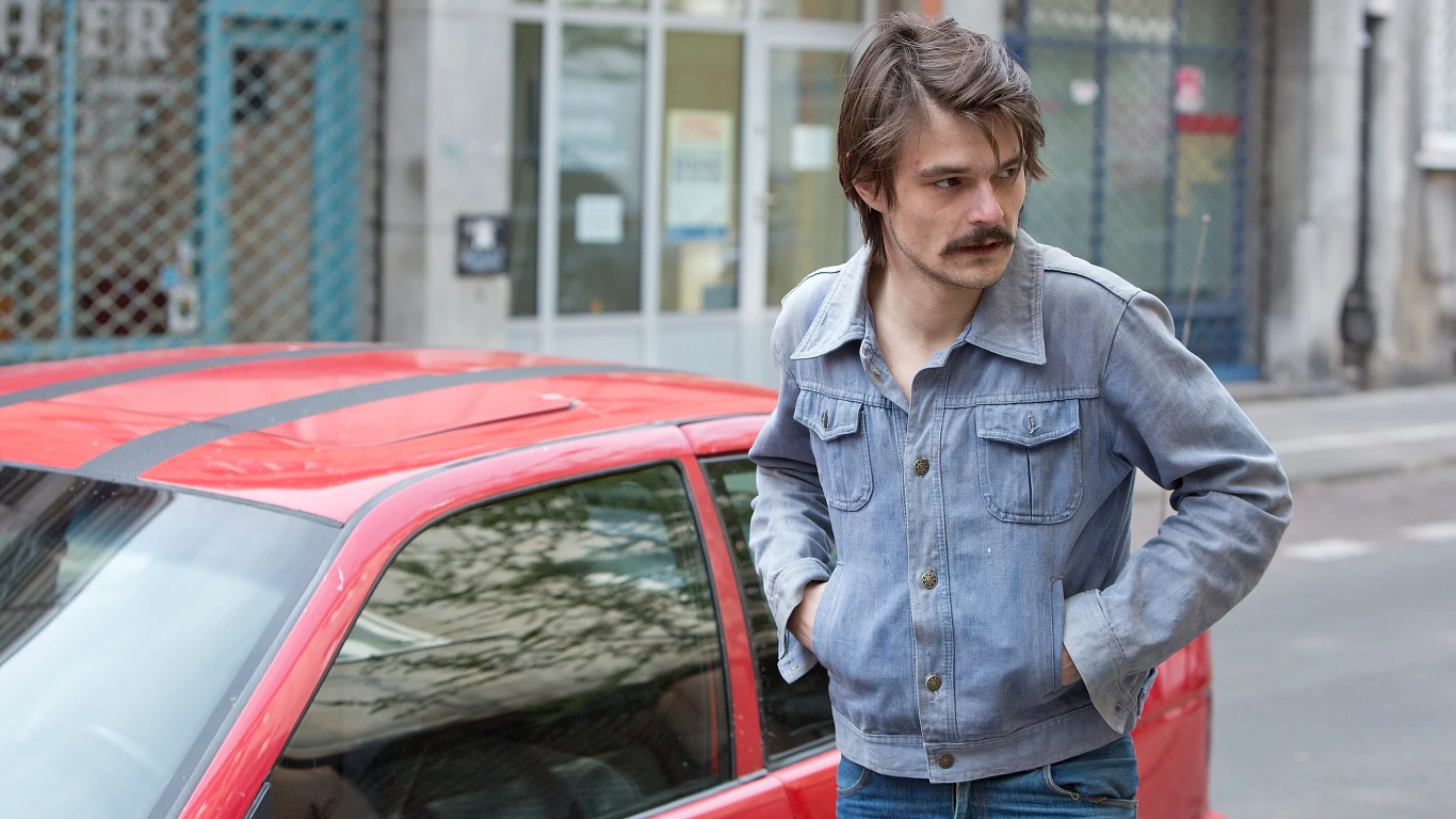 Już 10 czerwca będziemy mieli okazję zobaczyć Ogrodnika w filmie Artura Urbańskiego "Ojciec". Aktor, który na potrzeby roli zapuścił okazałe wąsy, wcielił się w postać gangstera terroryzującego głównego bohatera filmu.