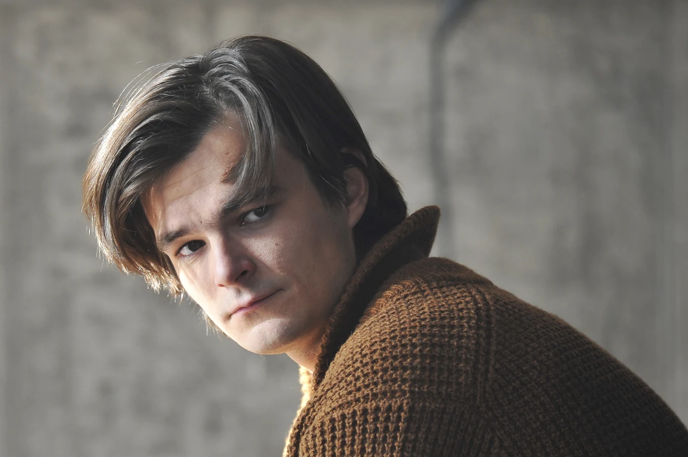 W 2013 roku Ogrodnika oglądaliśmy w telewizyjnych "Skutkach ubocznych" czeskiego pisarza Petra Zelenki w reżyserii Leszka Dawida.
 
- Hanka to ciekawa postać. Mężczyzna tkwiący w ośmioletnim związku homoseksualnym, który uwielbia przebieranki i śpiewanie kobiecych piosenek. Mój bohater występuje w kabarecie, który założył dla niej kochanek Jan. Rys postaci jest bardzo ciekawy. To przestrzeń, w której dobrze się poruszam. Nie zgodziłbym się na rolę płaską, z której nic nie wynika - opowiedział o swojej postaci Dawid Ogrodnik.

 