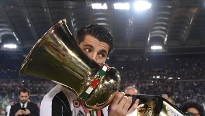 Morata z pucharem za zwycięstwo w Coppa Italia